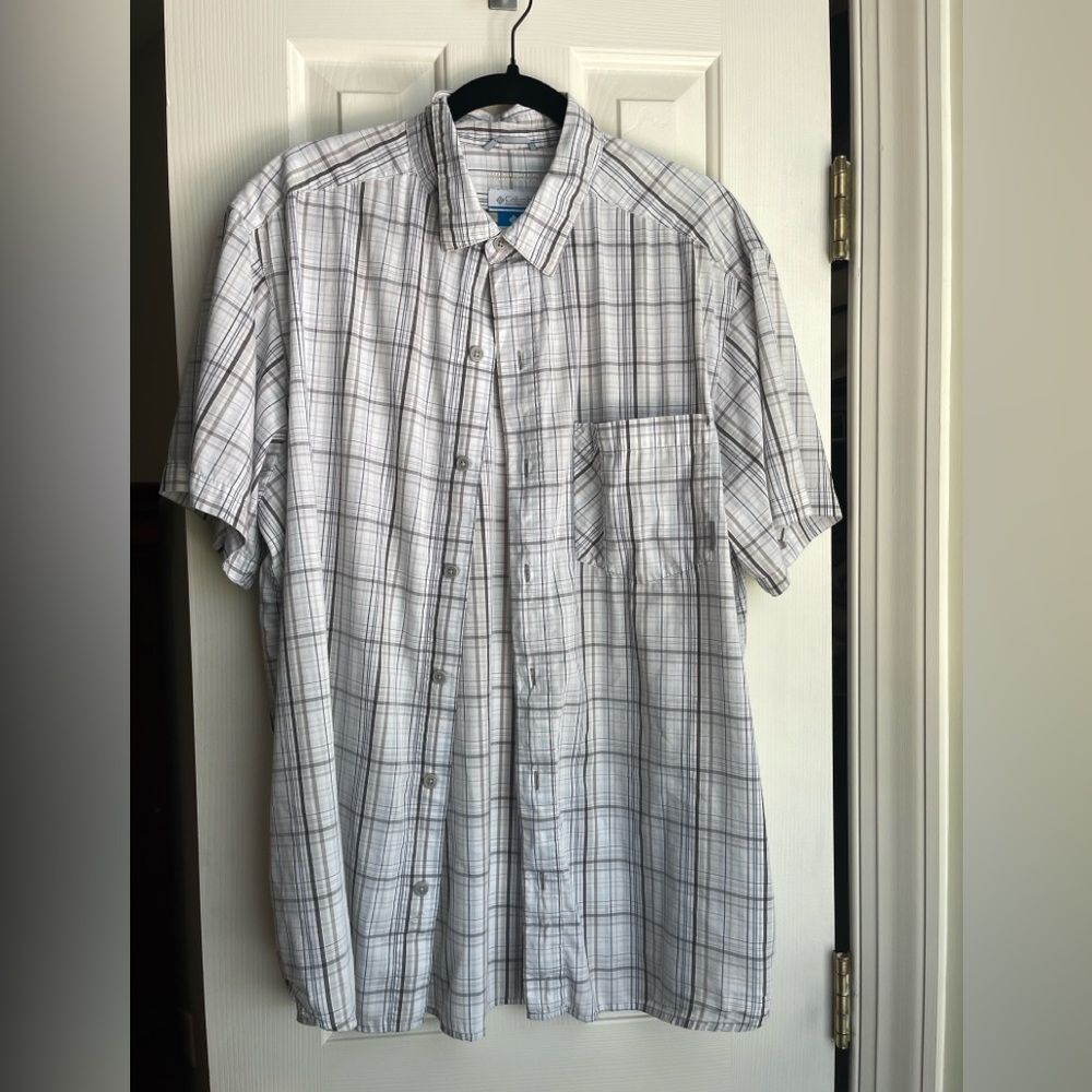 Men’s Columbia short sleeve shirt size large